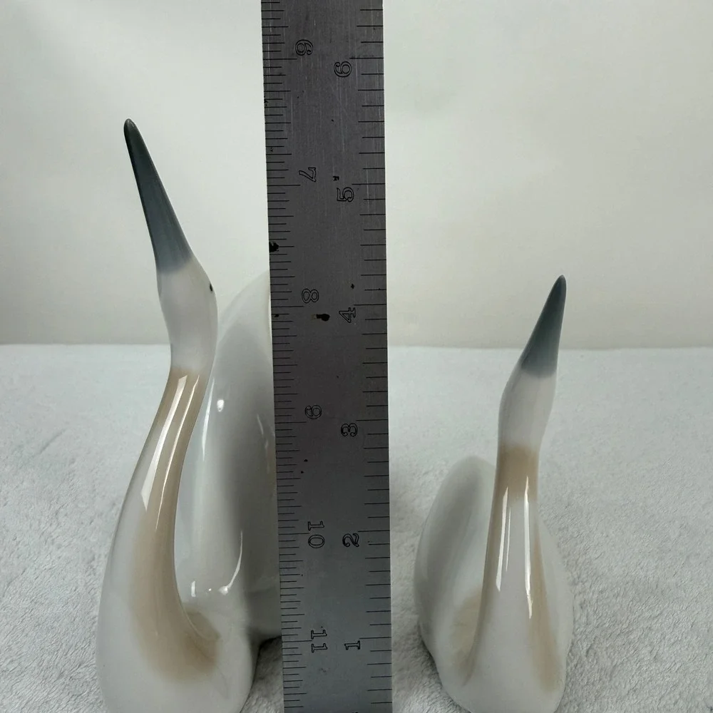 Rare Vintage Mid Century Modern Swan Figurines‎ Set/2 Gray White Blue Beaks